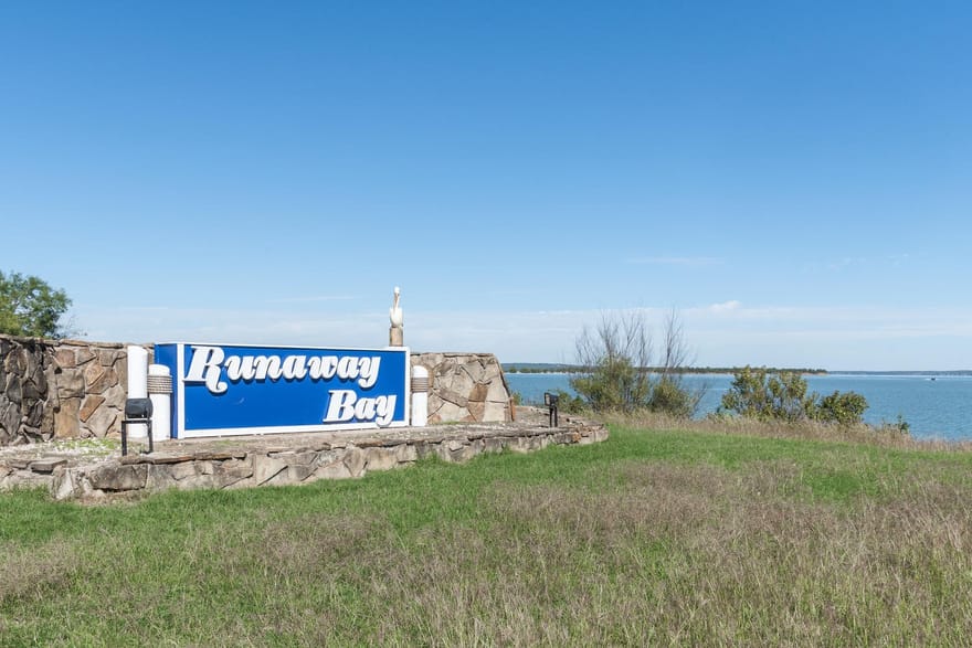 116 Ehert Lane, Runaway Bay, Texas
