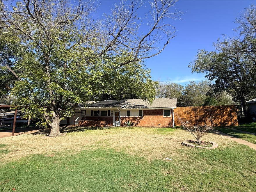 1405 Thompson Drive, Graham, Texas
