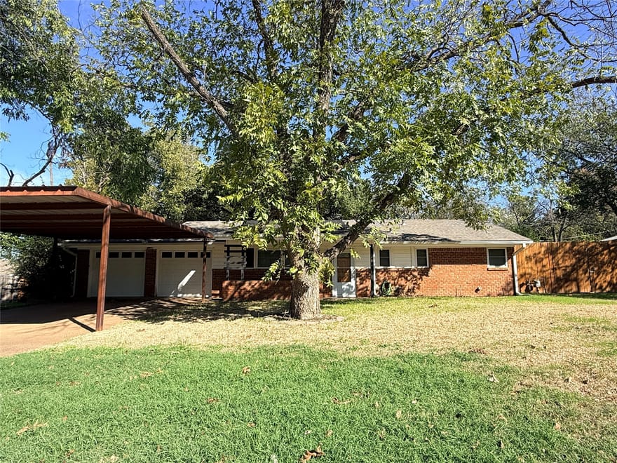 1405 Thompson Drive, Graham, Texas