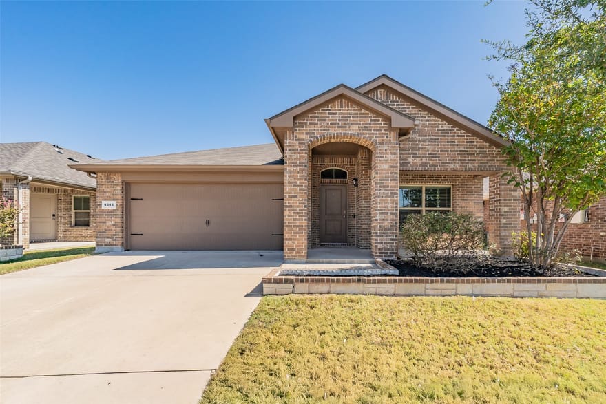 9316 Herringbone Drive, Fort Worth, Texas