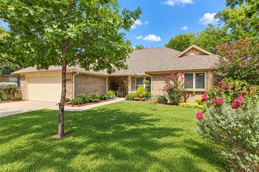 2033 Brightwood Drive, Bedford, Texas