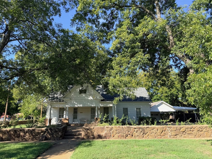 830 Plum Street, Graham, Texas
