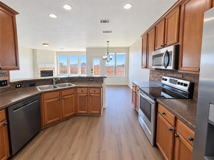 1476 Park Crest Drive, Crowley, Texas