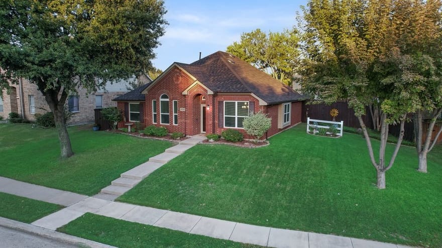 6310 Nueces Bay Drive, Rowlett, Texas
