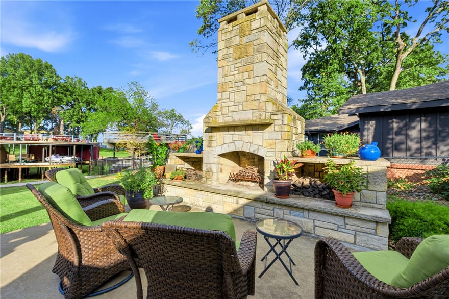 401 Lake Drive, Tool, Texas