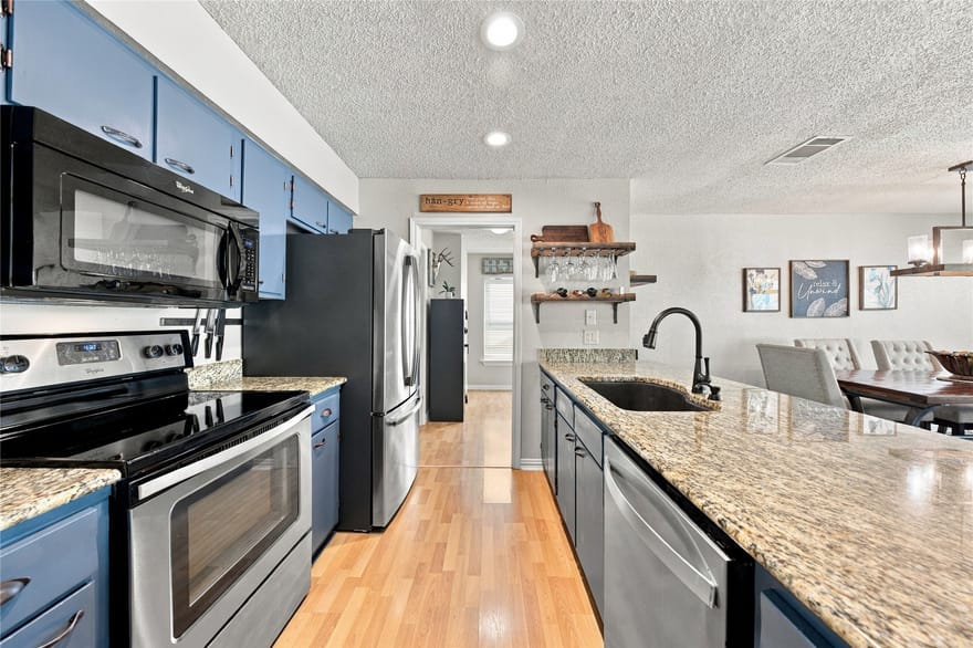 401 Lake Drive, Tool, Texas