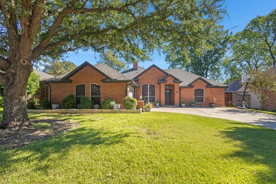 6205 Brookstone Drive, Arlington, Texas