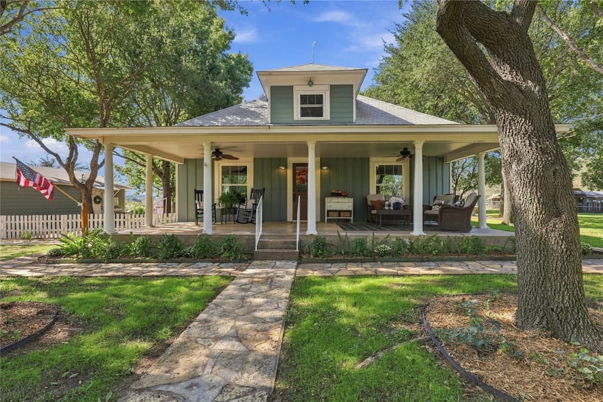 2812 Overton Court, Granbury, Texas
