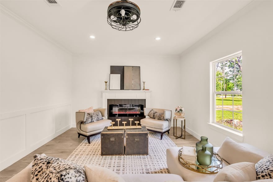 407 Harris Road, Highlands, Texas