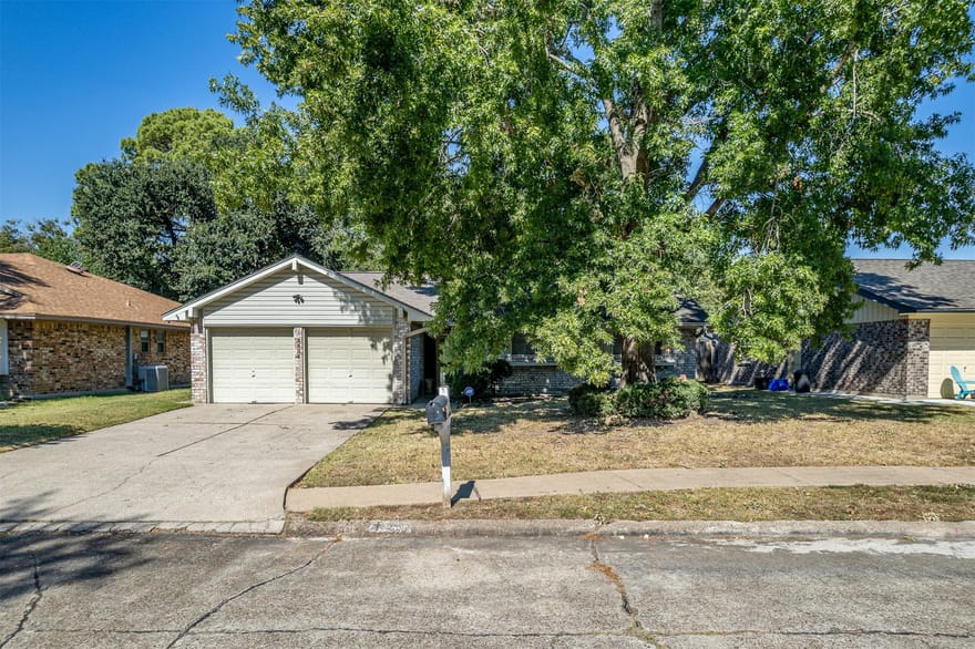 3504 Kingsway Drive, Baytown, Texas