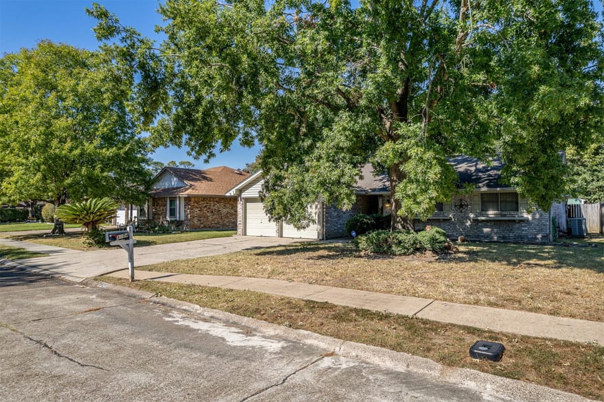 3504 Kingsway Drive, Baytown, Texas