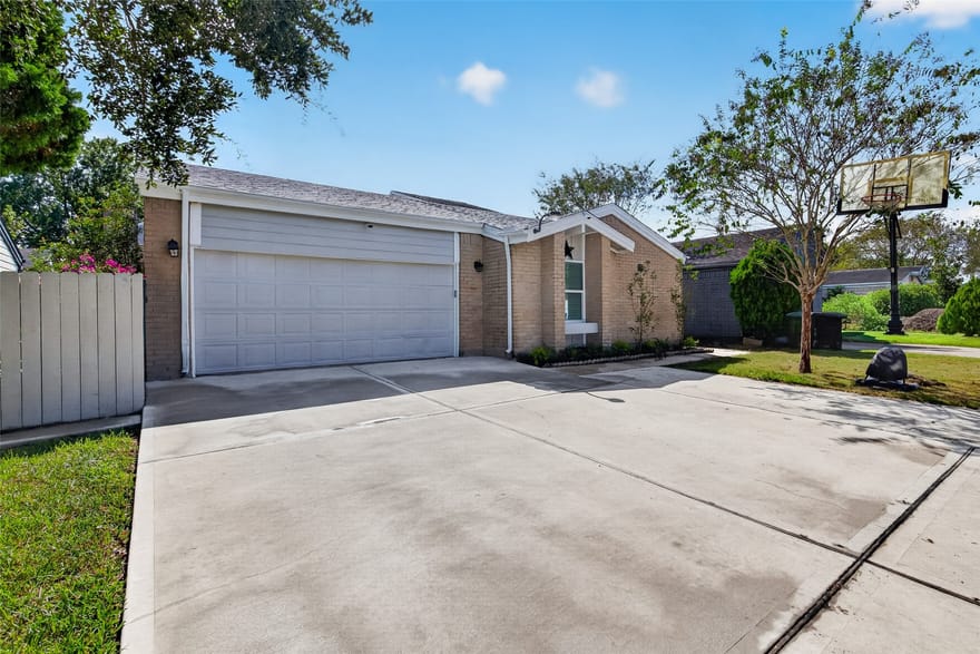 6323 Dawnridge Drive, Houston, Texas