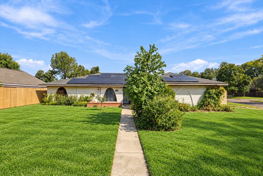 242 Ballantrae Lane, Houston, Texas