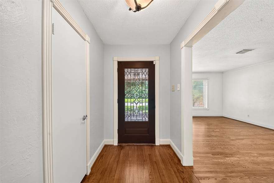5262 Briarbend Drive, Houston, Texas