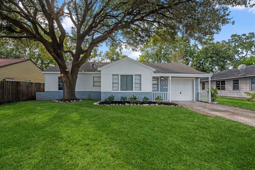 702 S Circle Drive, Baytown, Texas