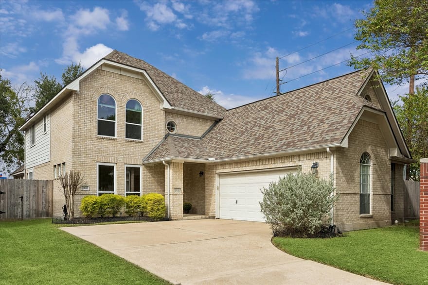 1502 Lakeside Enclave Drive, Houston, Texas