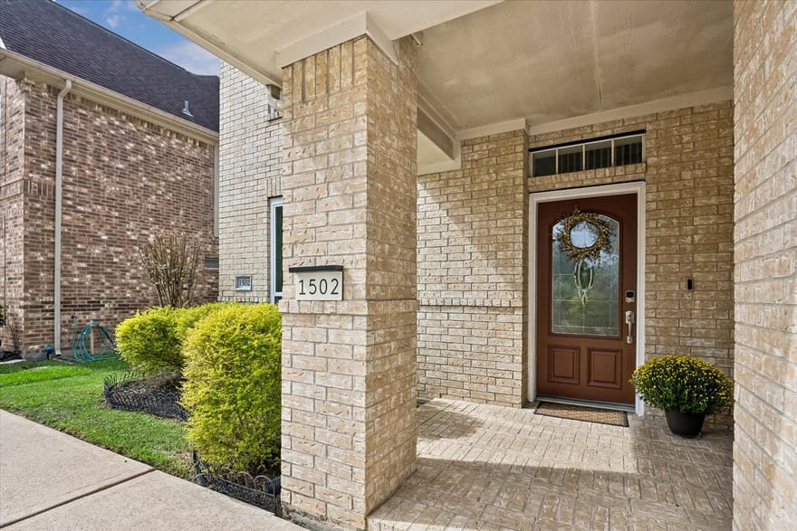 1502 Lakeside Enclave Drive, Houston, Texas
