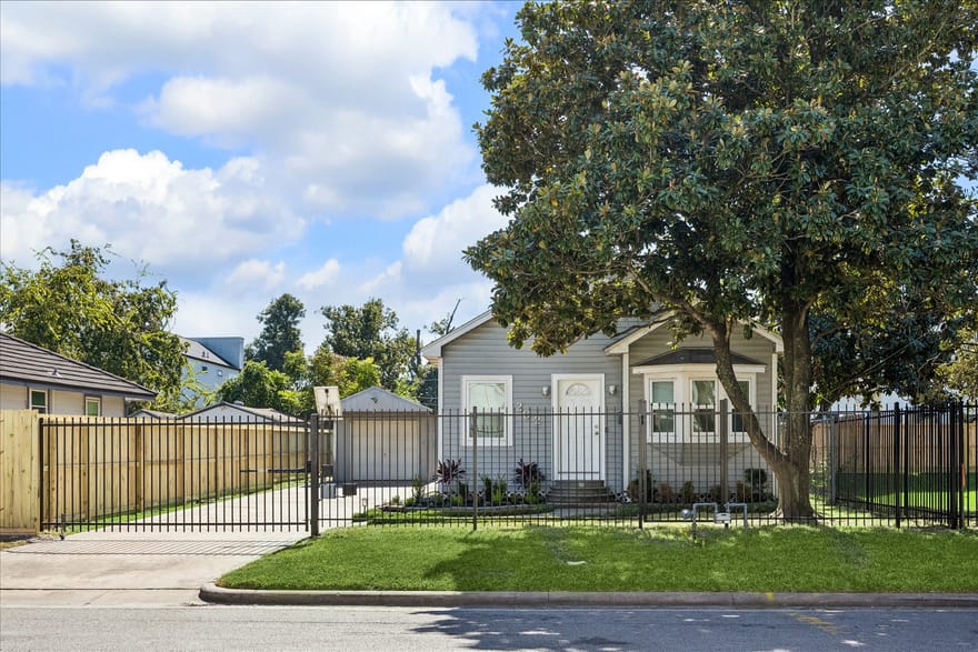 202 E 34th Street, Houston, Texas