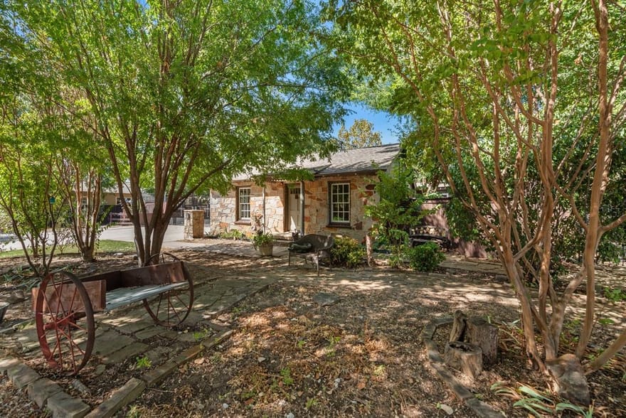 705 N Main Street, Grapevine, Texas