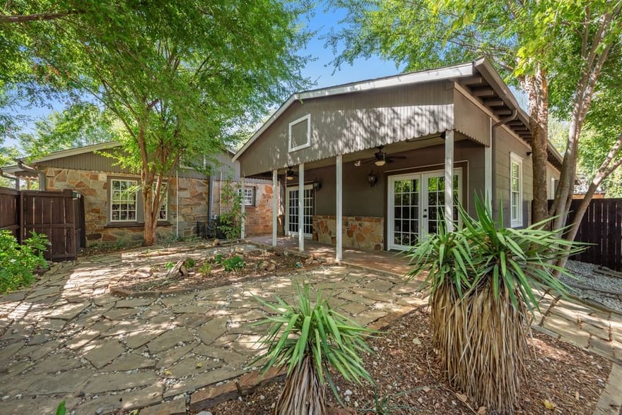 705 N Main Street, Grapevine, Texas