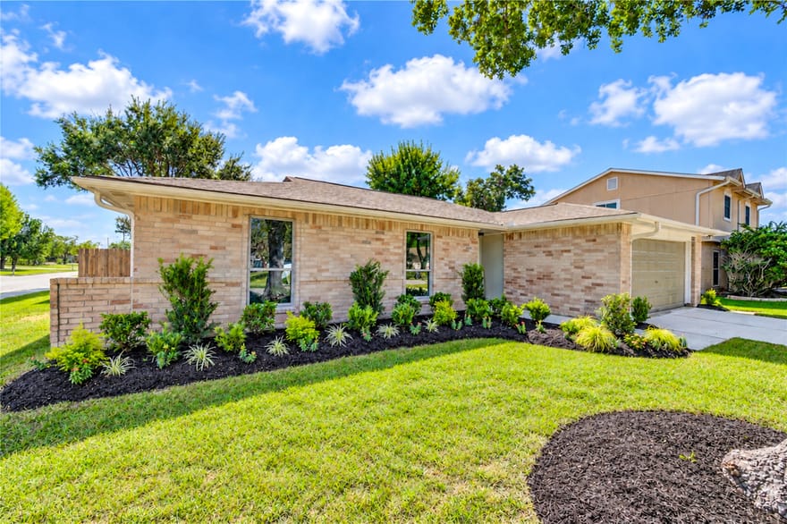 10012 Hummingbird Street, La Porte, Texas