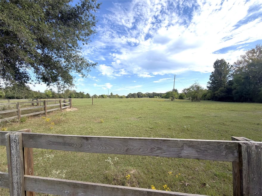 1275 County Road 3095, Crockett, Texas