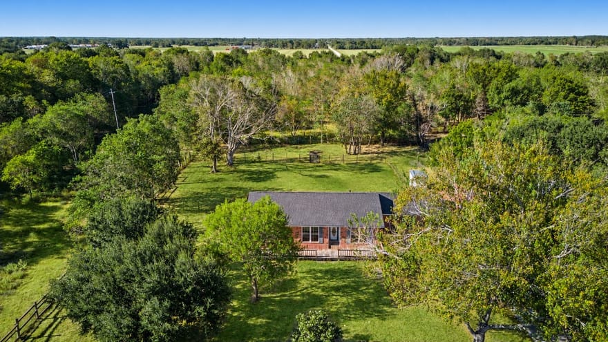 5502 Wickwillow Lane, Alvin, Texas