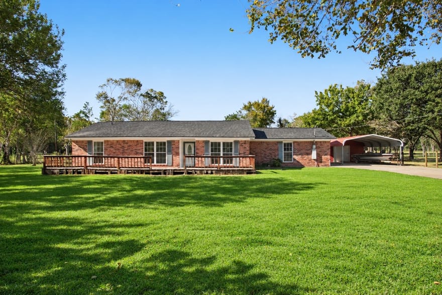 5502 Wickwillow Lane, Alvin, Texas