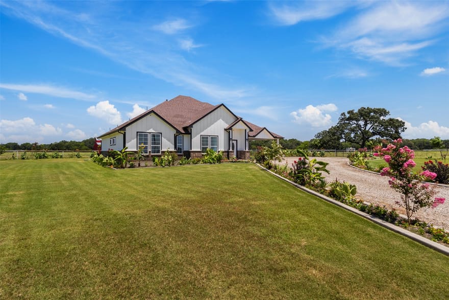 233 Private Road #7786, Wills Point, Texas