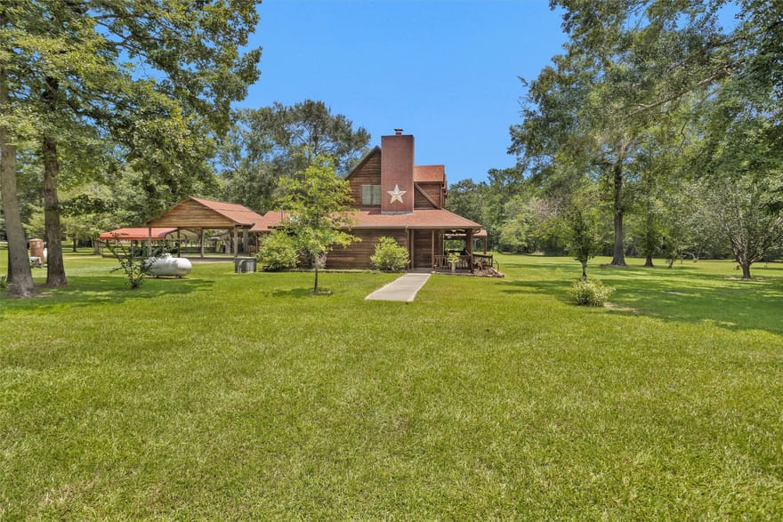 388 N G Smith Rd, Livingston, Texas