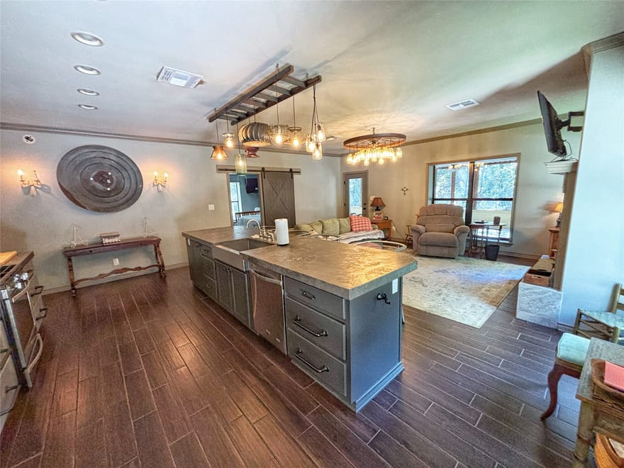 1842 Fm 2423, Grapeland, Texas