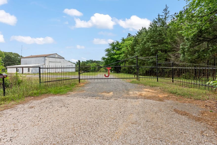 6248 Whitehurst Drive, Longview, Texas