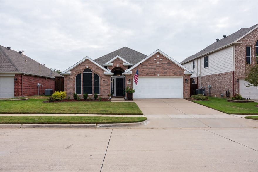 2008 Oak Hollow Drive, Bedford, Texas