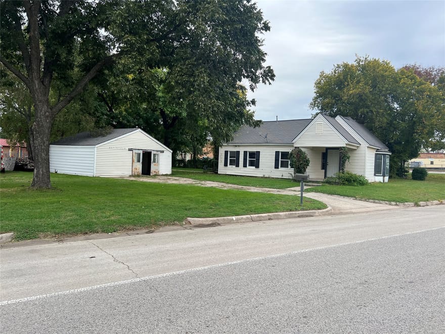 406 Montague Street, Nocona, Texas