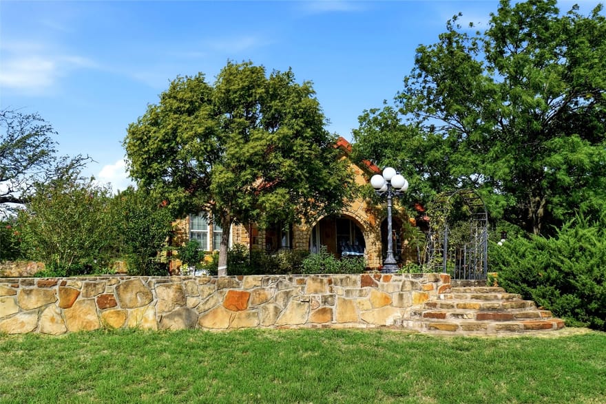 470 Sandlin Lane, Springtown, Texas