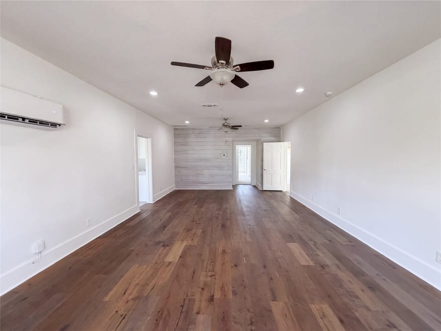 300 N Friou Street, Alvarado, Texas