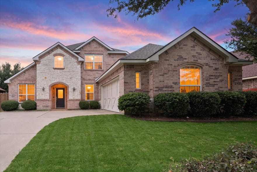 302 Garden Path Lane, Mansfield, Texas