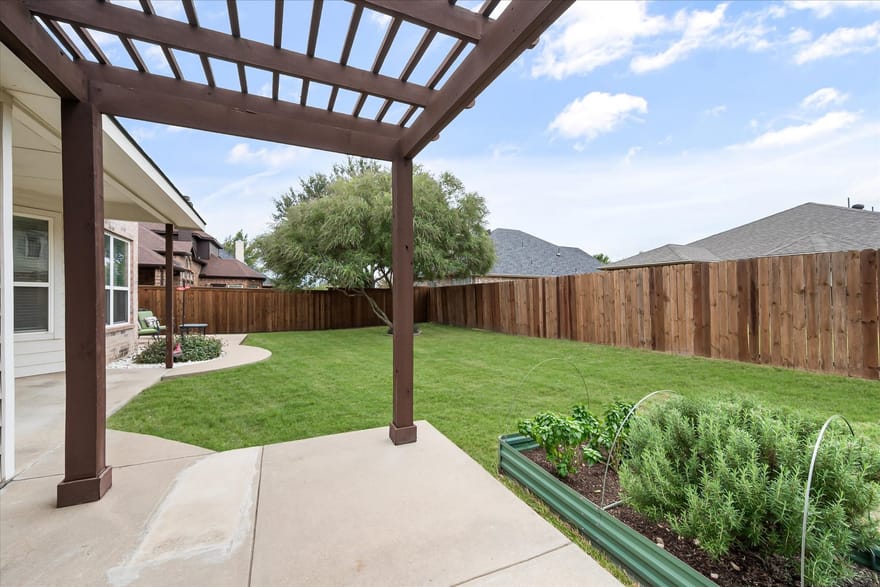 302 Garden Path Lane, Mansfield, Texas