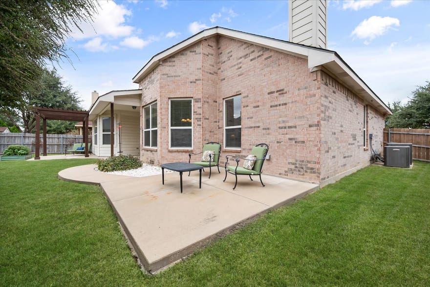 302 Garden Path Lane, Mansfield, Texas