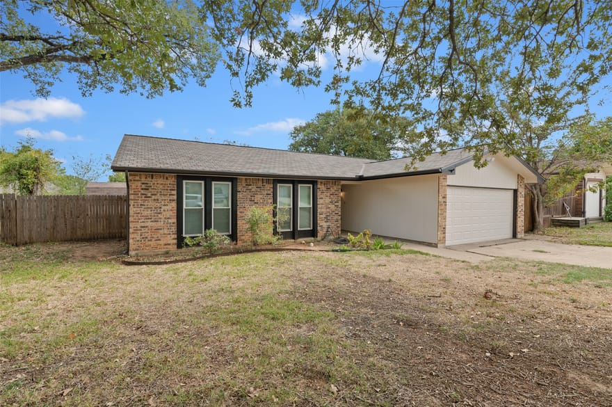 4229 Glen Pines Court, Arlington, Texas