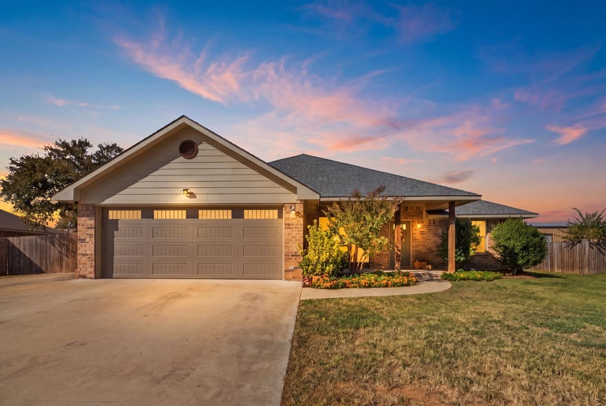 802 Joggers Trail, Collinsville, Texas