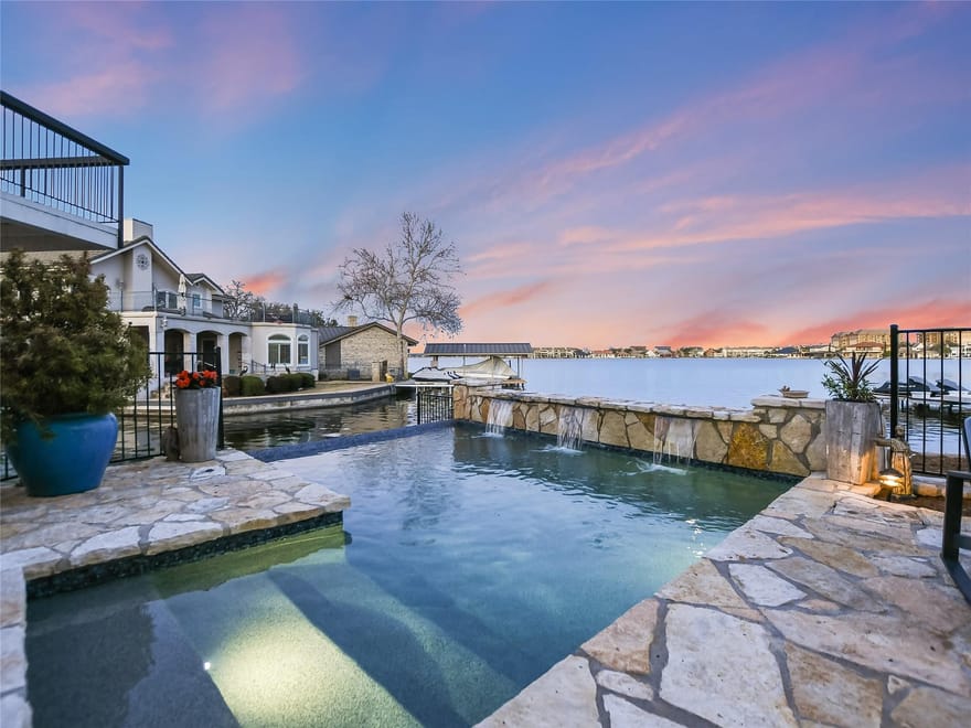 108 Third Sid, Horseshoe Bay, Texas
