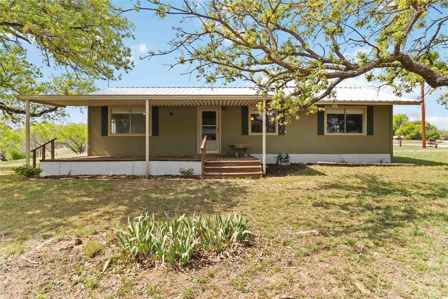 1515 Bee Ln, Tow, Texas