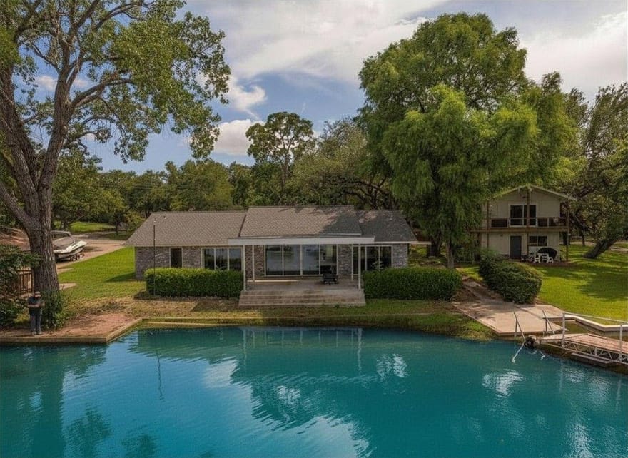 214 Island Lodges Dr, Buchanan Dam, Texas
