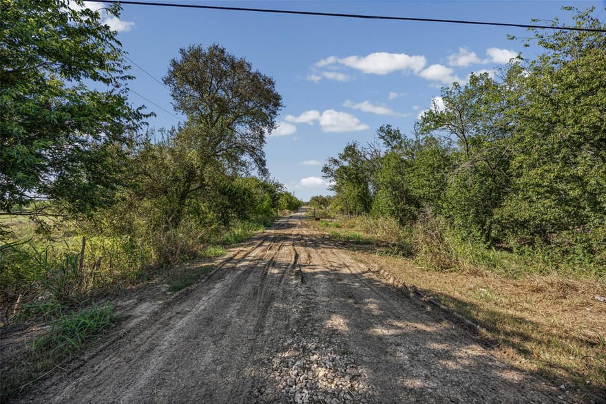 10933 Hwy 21, Uhland, Texas