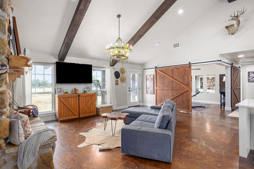 300 Kiowa Creek Trl, Fredericksburg, Texas