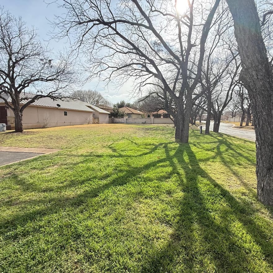 101 Menard Ct, Horseshoe Bay, Texas