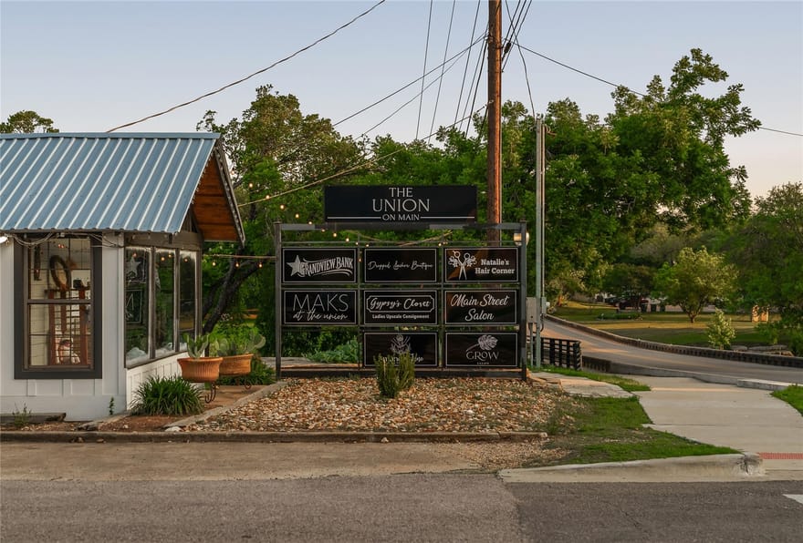 209 S Main St, Salado, Texas