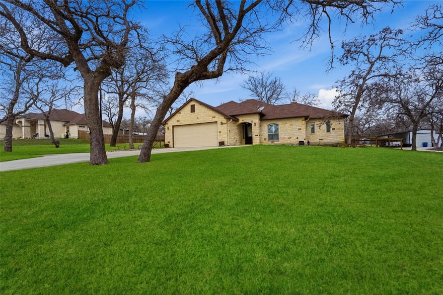 203 Champions Blvd, La Vernia, Texas