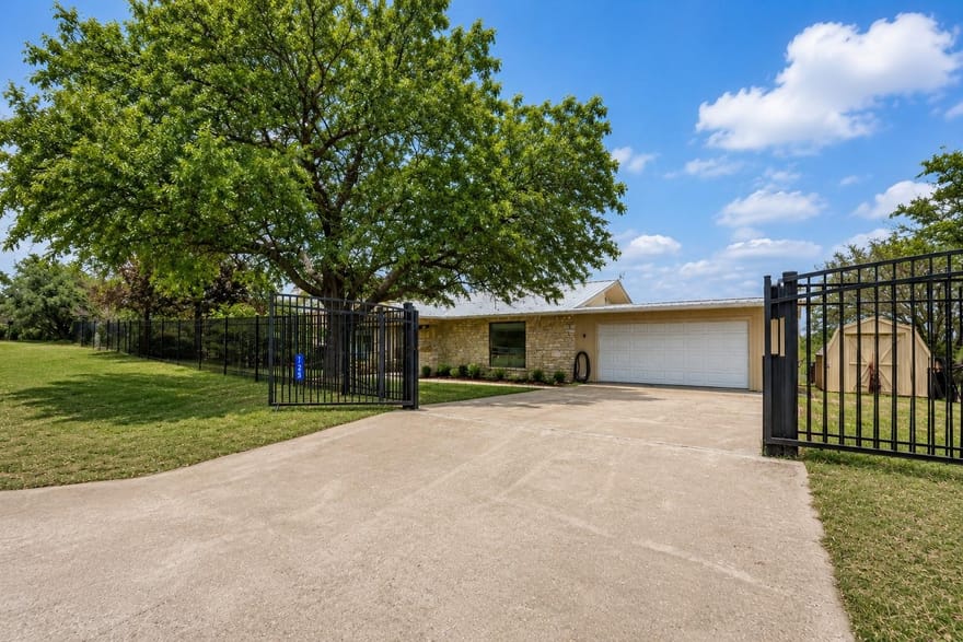 125 Winding Way, Sunrise Beach, Texas